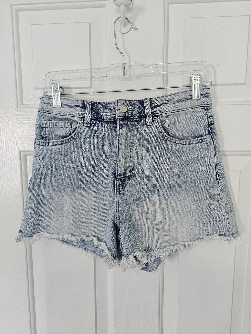 H&M Light Wash Raw Hem Denim Shorts Women's Size 6 Festival Summer